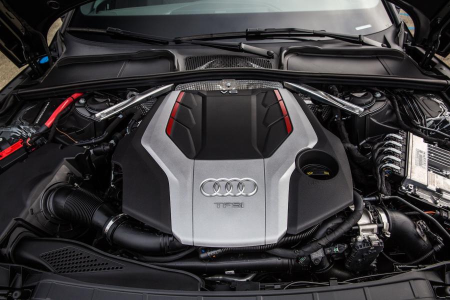Моторный отсек Audi S5 Sportback 2017 года  (NA) (фото 40 из 40)